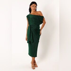 Petal & Pup SANTIAGO OFF SHOULDER MIDI DRESS - EMERALD